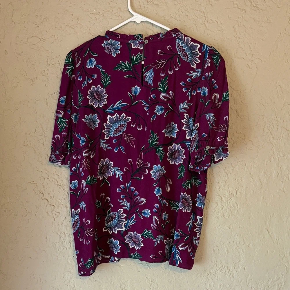 NWT LOFT Plum Floral Pintuck Short Sleeve Blouse - Picture 4 of 4